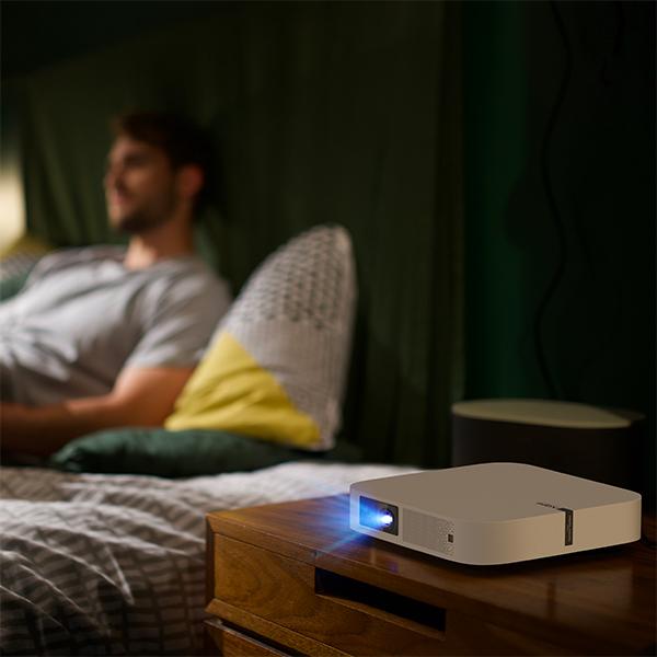 Disfruta del entretenimiento en casa con el proyector compacto Elfin 1080p