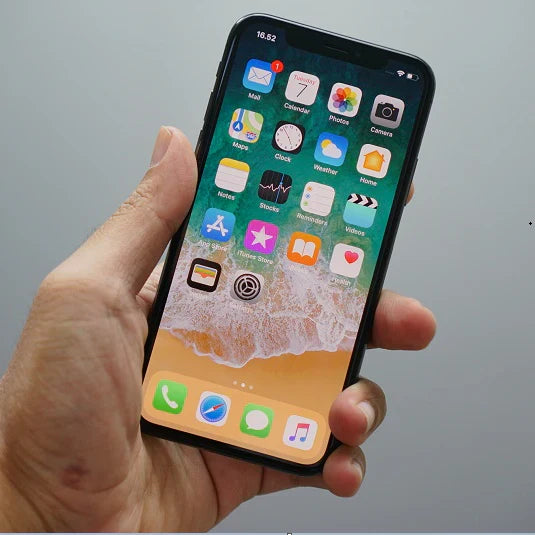 ¿Cómo conectar tu iPhone a un proyector de forma inalámbrica o con cables?