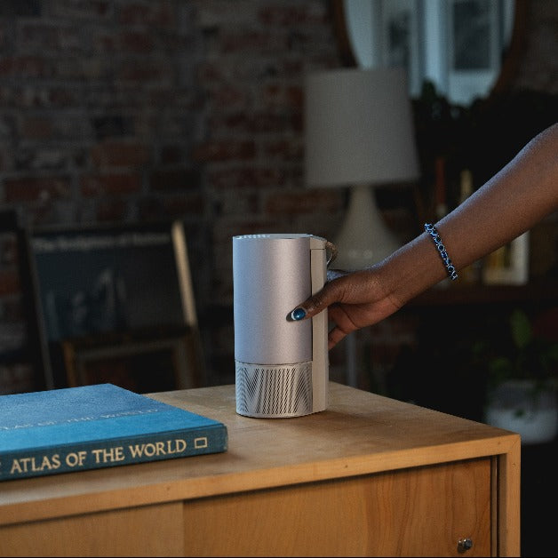 ¿Cómo elegir y configurar un proyector pequeño para el dormitorio?